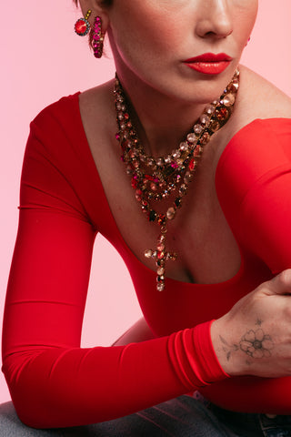 Le collier Sofia en arc-en-ciel