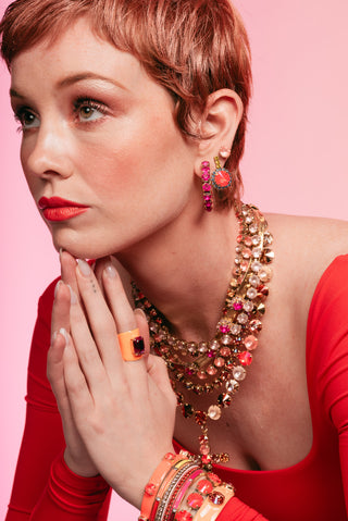 Le collier Sofia en arc-en-ciel