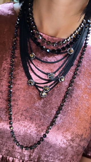 Metallic Neck Mess Necklace in Smutt