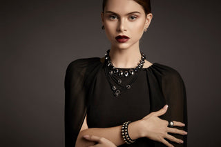 Metallic Neck Mess Necklace in Smutt