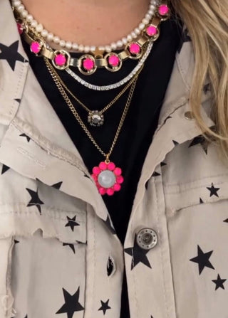 Collier à maillons aux couleurs électriques