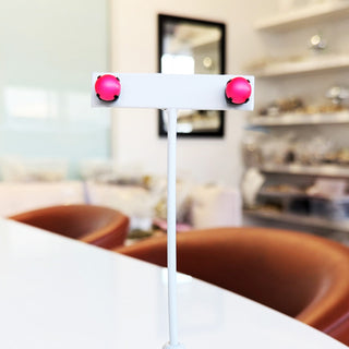 Trentley Studs in Smutt Electric Pink