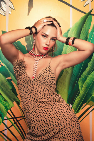 Oakland Necklace in Smutt / Electric Pink Ignite Brandy